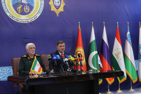  سردار ولی معدنی، فرمانده رزمایش و معاون عملیات نیروی زمینی سپاه و ژنرال «سرگي پیسانی» نماینده کمیته اجرایی ساختار منطقه‌ای ضد تروریسم سازمان همکاری‌های شانگهای در نشست خبری رزمایش مشترک ضد تروریستی سهند ۲۰۲۵
