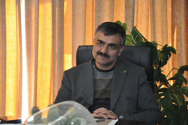 خاک، گنجی که در حال تاراج است