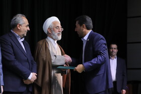 حجت‌الاسلام والمسلمین محمد موحدی‌آزاد، دادستان کل کشور و بهرام سرمست استاندار آذربایجان شرقی و بابک محبوب علیلو دادستان پیشین دادگستری  آذربایجان شرقی در آئین تکریم و معارفه دادستان مرکز استان آذربایجان شرقی