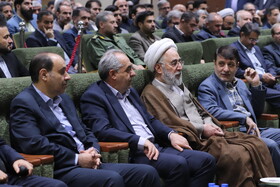 حجت‌الاسلام والمسلمین محمد موحدی‌آزاد، دادستان کل کشور و بهرام سرمست استاندار آذربایجان شرقی و موسی خلیل‌اللهی رئیس کل دادگستری آذربایجان شرقی در آئین تکریم و معارفه دادستان مرکز استان آذربایجان شرقی