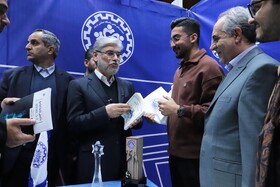 حسن سیمایی صراف، وزیر علوم، تحقیقات و فناوری و بهرام سرمست استاندار آذربایجان شرقی در بازدید وزیر  علوم، تحقیقات و فناوری از نمایشگاه جشنواره ملی حرکت در دانشگاه تبریز