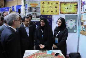 حسن سیمایی صراف، وزیر علوم، تحقیقات و فناوری و  محمدتقی اعلمی ، رئیس دانشگاه تبریز  بازدید وزیر  علوم، تحقیقات و فناوری از نمایشگاه جشنواره ملی حرکت در دانشگاه تبریز
