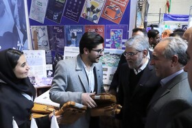 حسن سیمایی صراف، وزیر علوم، تحقیقات و فناوری و بهرام سرمست استاندار آذربایجان شرقی در بازدید وزیر علوم، تحقیقات و فناوری از نمایشگاه جشنواره ملی حرکت در دانشگاه تبریز