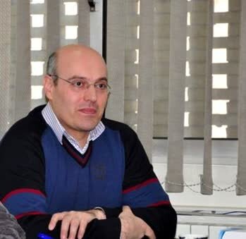 خاک، گنجی که در حال تاراج است