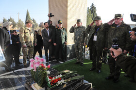 حضور نمایندگان سازمان همکاری شانگهای بر مزار شهید گمنام و ادای احترام به شهدای محور مقاومت در قرارگاه تیپ مکانیزه سپاه در شبستر 