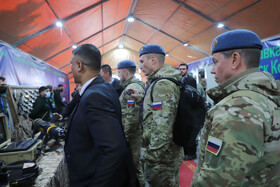 بازدید نمایندگان سازمان همکاری شانگهای از نمایشگاه تجهیزات نیروهای ویژه نیروی زمینی سپاه در رزمایش ضدتروریستی «سهند ۲۰۲۵»