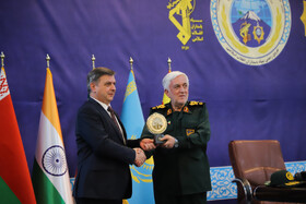 سردار ولی معدنی، فرمانده رزمایش و معاون عملیات نیروی زمینی سپاه و ژنرال «سرگي پیسانی» نماینده کمیته اجرایی ساختار منطقه‌ای ضد تروریسم سازمان همکاری‌های شانگهای در مراسم اختتامیه رزمایش مشترک ضد تروریستی سهند ۲۰۲۵