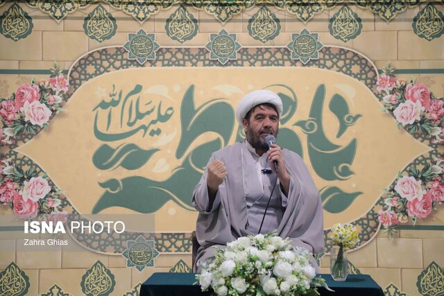 استاد حوزه و دانشگاه: هویت اصلی انسان از مقام مادری آغاز میشود