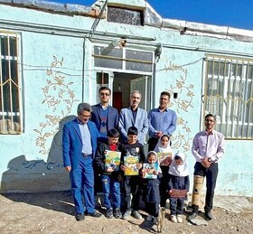 معلمی که با پای آسیب دیده هم، پای آموزش را لنگ نگذاشت 