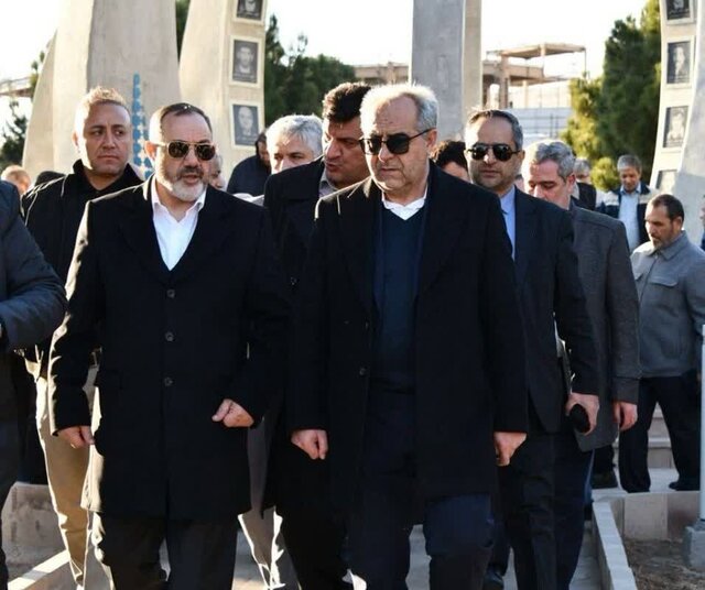 کلنگزنی طرح کیفیسازی محصولات سنگین پالایش نفت تبریز با حضور وزیر دفاع