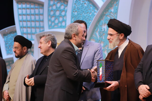 قرآنکریم، به افزایش سرمایه اجتماعی کمک میکند