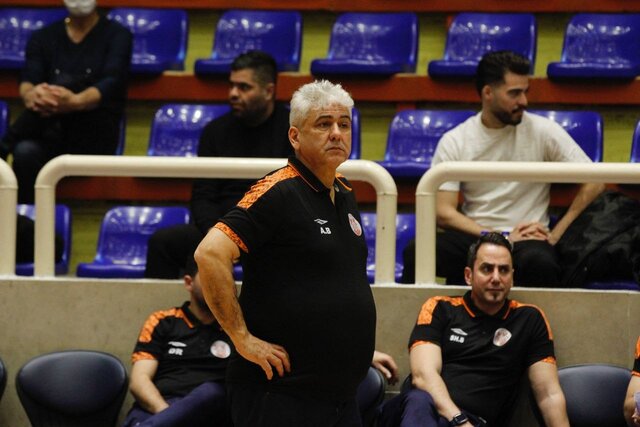 سرمربی تیم والیبال مس‌سونگون: منتظر برطرف شدن مشکلات مالی هستیم