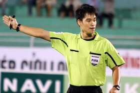 داور کره‌ای دیدار الغرافه-تراکتور را قضاوت می‌کند