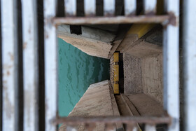 این سد از نوع خاکی با هسته رسی مرکزی و با حداکثر ارتفاع 35 متر بر روی رودخانه نهند احداث شده است