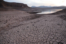 آب شهرستان تبریز از چهار منبع خط آبرسانی زرینه رود ۵۵ درصد، خط آبرسانی نهند ۱۳ درصد، چاه ها ( هروی، سعید آباد، قزلجه میدان) ۳۱ درصد و قناتها یک درصد تامین می شود.