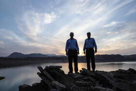 نگهبانان به صورت شبانه روزی اطراف سد گشت زنی می کنند. متاسفانه بسیاری از مردم نا آگاهنه برای شنا به سد می روند.