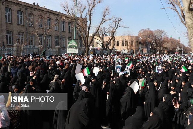 عزاداری و راهپیمایی هزاران نفری مردم تبریز در پی شهادت مقام معظم رهبری