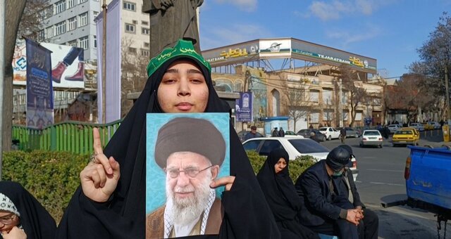 مردم تبریز با چشمانی که از فراق پدر خون است، فرزاندان را بدرقه کردند
