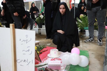 آیین بزرگداشت روز دختر در گلزار شهدا