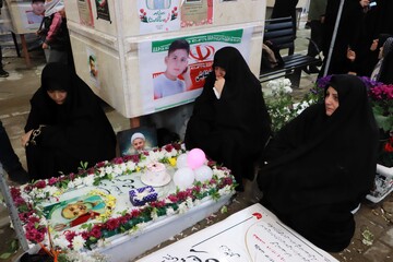 آیین بزرگداشت روز دختر در گلزار شهدا