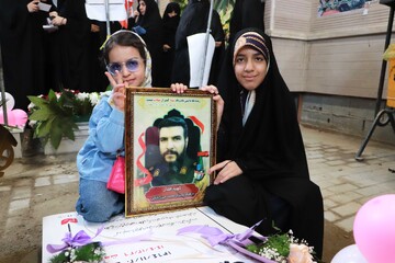 آیین بزرگداشت روز دختر در گلزار شهدا