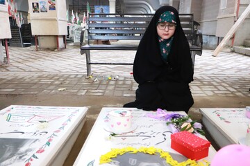 آیین بزرگداشت روز دختر در گلزار شهدا