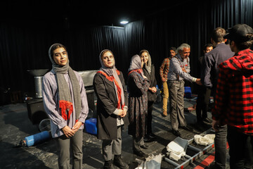 نمایش روز بیست و نهم ساعت نه.
نویسنده و کارگردان: محسن مسعودی فر
در هجدهمین جشنواره ملی تئاتر رضوی،تبریز
