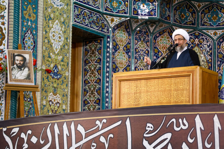 امام جمعه تبریز: برای پیشگیری از تورم و تعطیلی تولید در مصرف انرژی صرفه‌جویی کنیم 