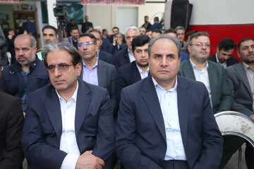 از راست، اسفندیار صادقی مدیرکل آموزش و پرورش استان آذربایجان شرقی،مرتضی محمدزاده معاون سیاسی اجتماعی استاندار آذربایجان شرقی در آیین زنگ سپاس در تبریز