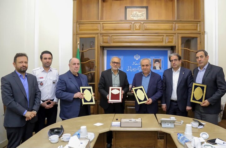 استاندار: ۴۰ دستگاه آمبولانس با تجهیزات روز دنیا وارد ناوگان اورژانس آذربایجان شرقی می‌شود