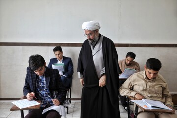 رقابت ۳۰۰ حافظ آذربایجان شرقی در آزمون اعطای مدرک تخصصی