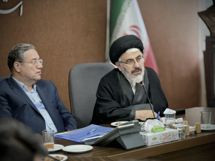 امام جمعه ارومیه: مسئولان با حداکثر توان برای رفع نیازهای مردم اقدام کنند