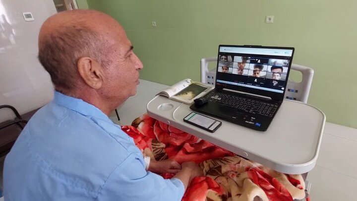 معلمی، جان‌پناهی برای روزهای بیماری معلم میانه‌ای در بیمارستان