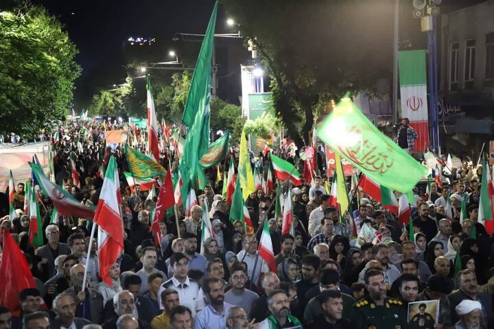 تبلور وحدت و ایستادگی مردم ارومیه در شب نود و هشتم حضور