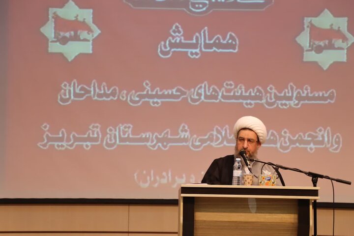 امام جمعه تبریز: ملت ایران عاشورایی در مقابل جبهه ظلم و استکبار ایستاده است