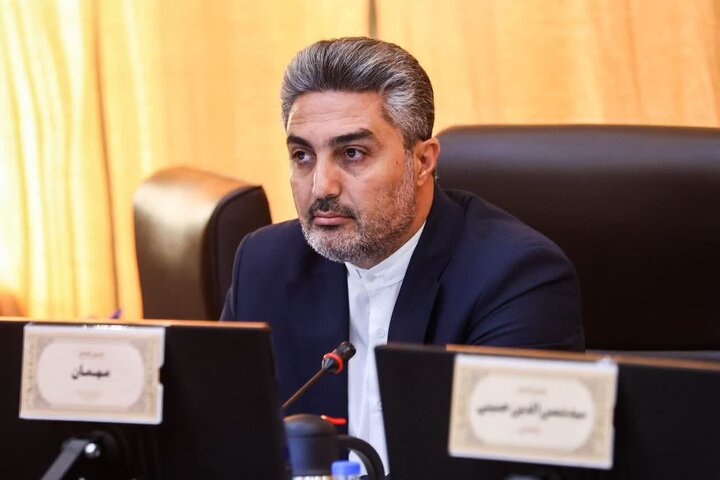 نماینده ارومیه در مجلس بر پرهیز از حاشیه‌های سیاسی و تمرکز بر ارتقای کارآمدی تاکید کرد