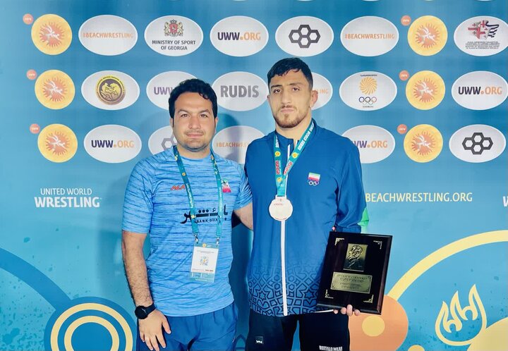 نمایندگان آذربایجان شرقی در رقابت‌های جهانی کشتی ساحلی خوش درخشیدند