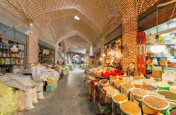 ساماندهی سد معبر در هسته مرکزی و بازار تاریخی ارومیه ادامه دارد
