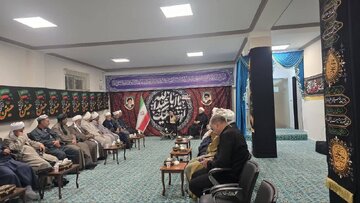 حضور گسترده مردم و علمای اهل سنت در آیین تشییع رهبر شهید، جلوه‌ای از وحدت ملی است