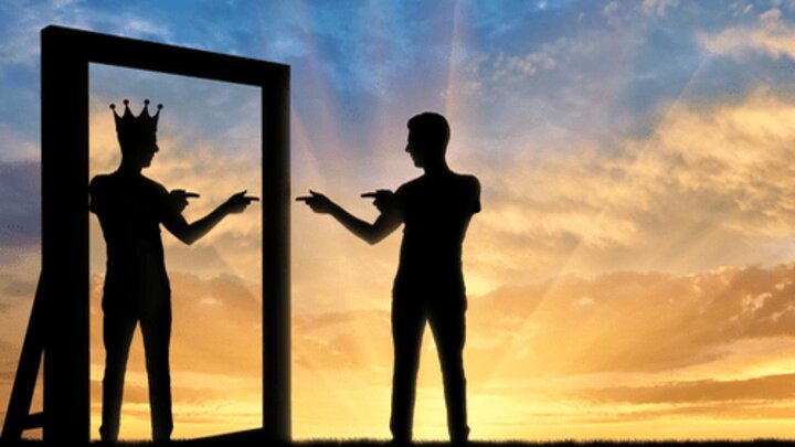 تحقیر دیگران و نیاز دائمی به تحسین، دو نشانه مهم اختلال شخصیت خودشیفته