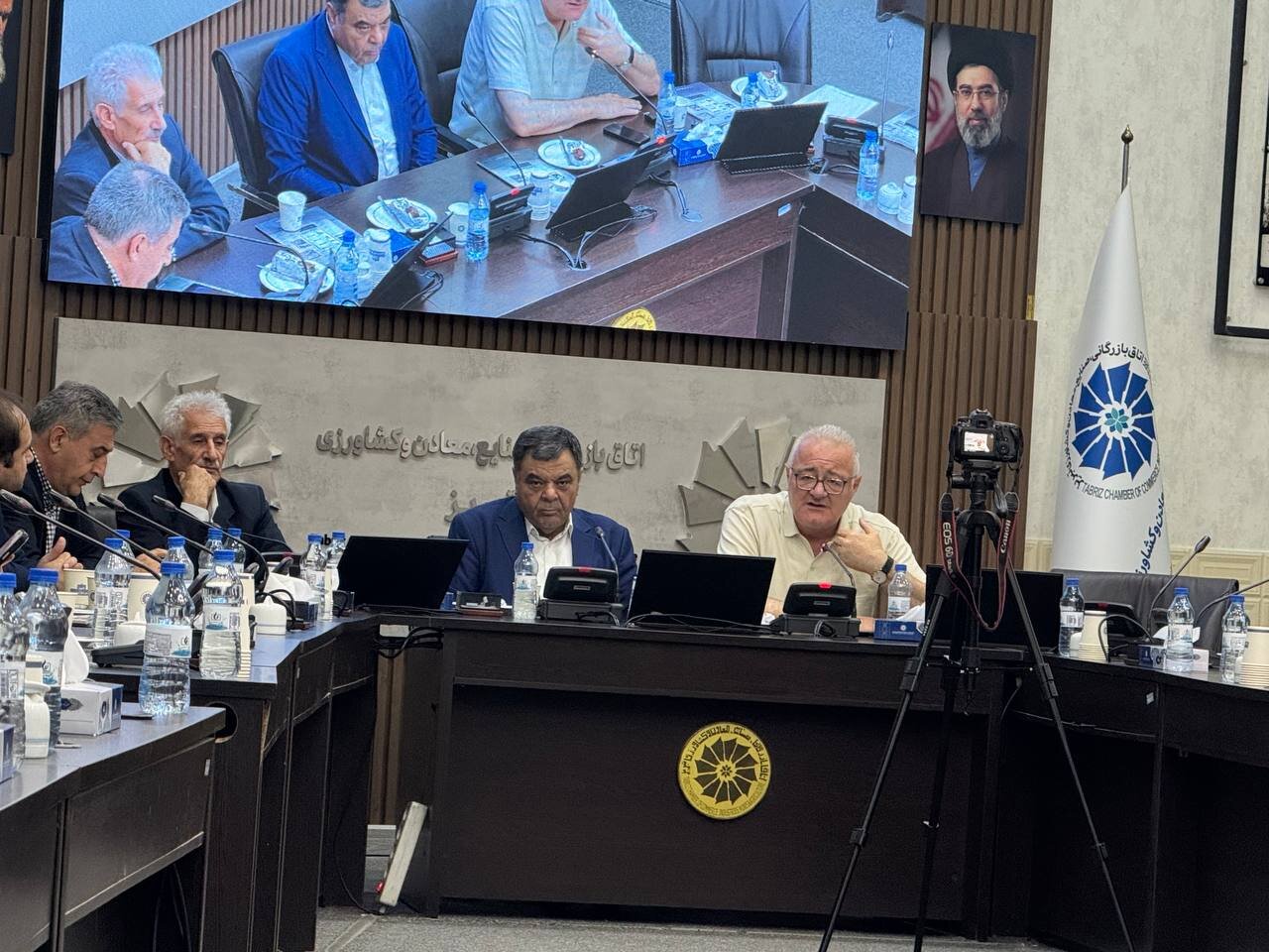 رونمایی پوستر «کلینیک صنعت» و همایش «بازآفرینی در بحران» در تبریز