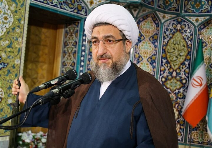 امام جمعه تبریز: دشمن به دنبال کاهش تاب‌آوری مردم و ایجاد شکاف میان ملت و دولت است