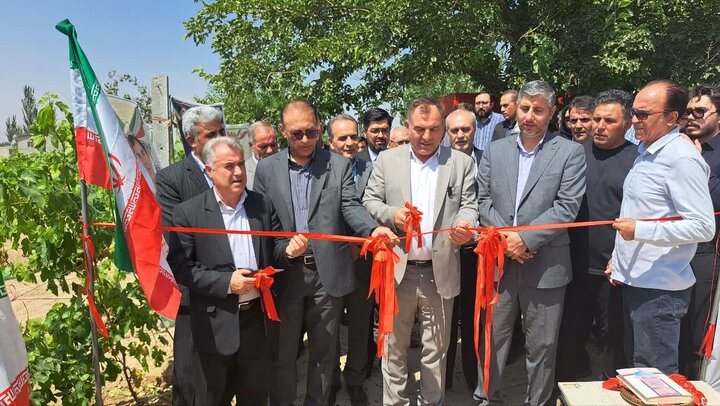 بهره‌برداری از ۳ پروژه آب و خاک و باغبانی در بخش کشاورزی میاندوآب به مناسبت هفته دولت