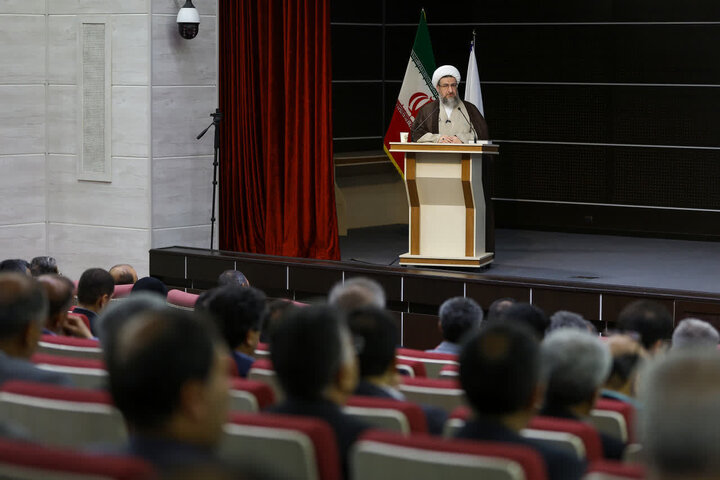 امام جمعه تبریز: مسئولیت، فرصتی موقت و امانتی الهی برای خدمت به مردم است