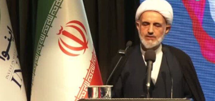 دولتمردان از ظرفیت روحانیون، نخبگان، دانشگاهیان برای حل مشکلات کشور استفاده کنند