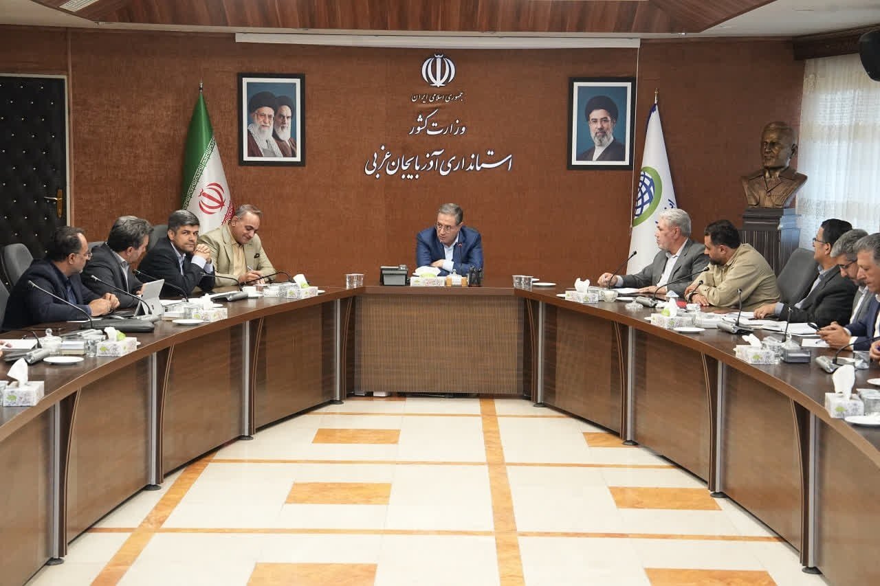 استاندار آذربایجان غربی نهادها برای حل مشکلات خانواده های آسیب دیده از جنگ پای کار باشند