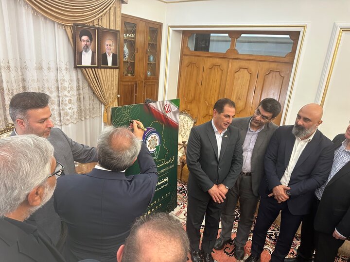 هر روز برای دولت، روز صنعت، معدن و تجارت است