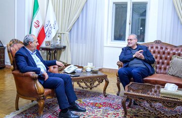 لزوم بهره‌مندی نسل نوجوان از تجربه و دانش چهره‌های برجسته ادبی