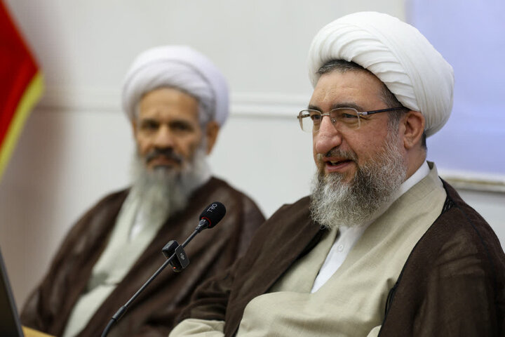 امام جمعه تبربز: روحانیت باید خود را به سلاح علم و پاسخگویی مستدل مجهز کند