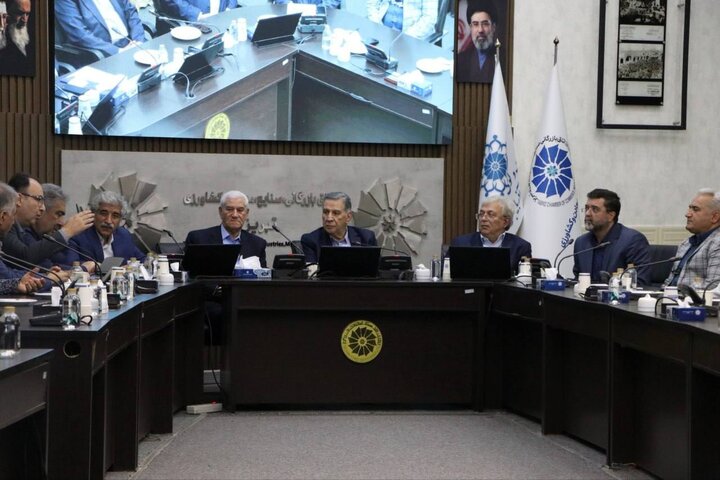 رییس اتاق بازرگانی ایران: بطور مستمر در حال مذاکره با سوییس برای تامین کارنه‌تیر هستیم